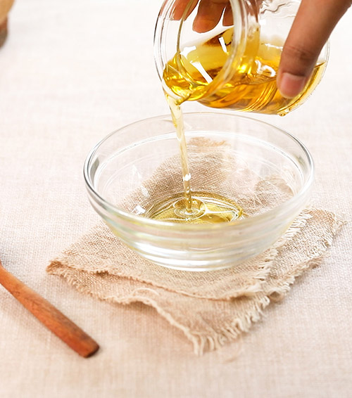 FIGHT ACNE AND FINE LINES WITH OIL CLEANSING