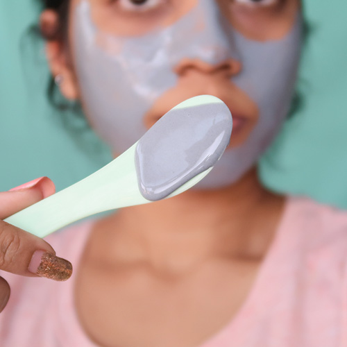 PEEL-OFF MASK TO GET RID OF FACIAL HAIR