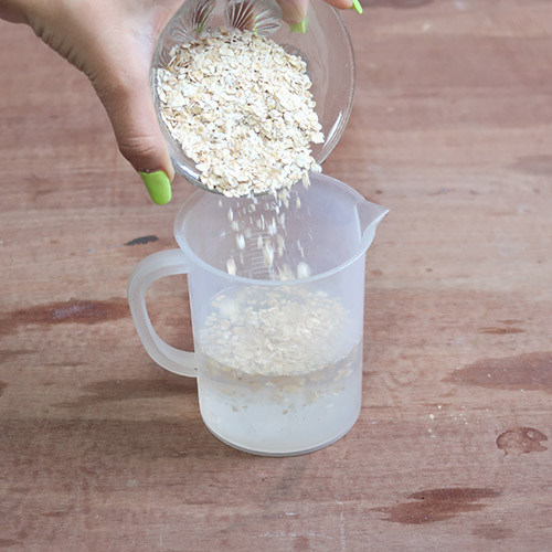 OVERNIGHT OATS WATER FOR ACNE-PRONE, SUNBURNT OR ITCHY SKIN